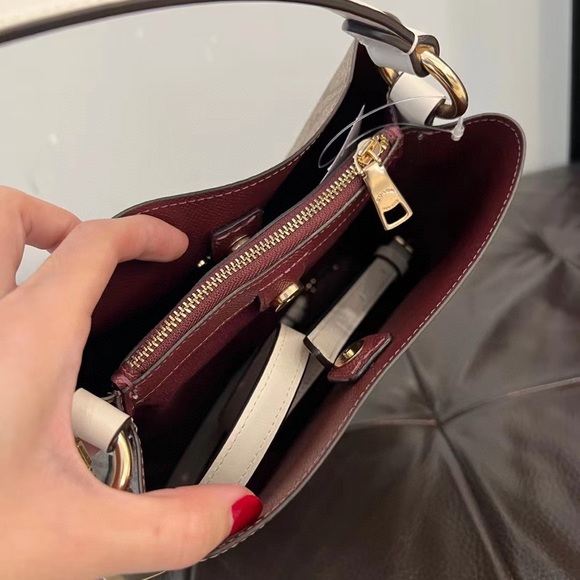 New! Coach Small Town Bucket Bag In Signature Canvas - Picture 6 of 16